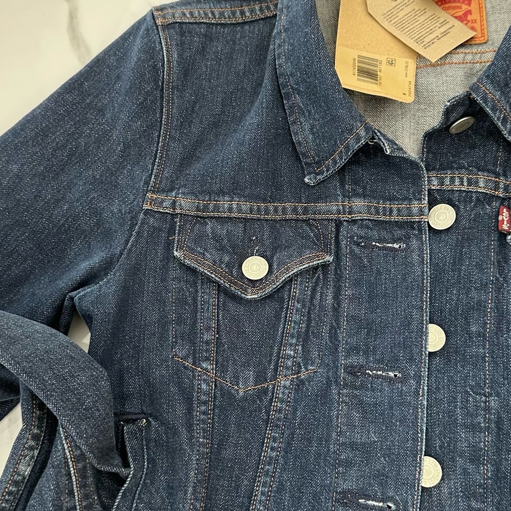 Levi's 90s’ Classic Blue Denim Jacket Size:Medium
Brand New! - Picture 7 of 7